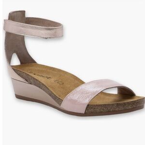Naot Pixie Sandal in Rose Patent/Pale Blush